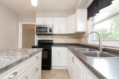 1124 28A Street South, Lethbridge, AB - Indoor Photo Showing Kitchen With Double Sink