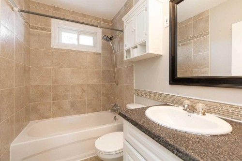 1124 28A Street South, Lethbridge, AB - Indoor Photo Showing Bathroom