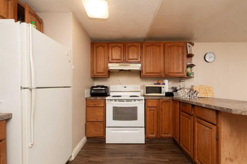 1124 28A Street South, Lethbridge, AB - Indoor Photo Showing Kitchen