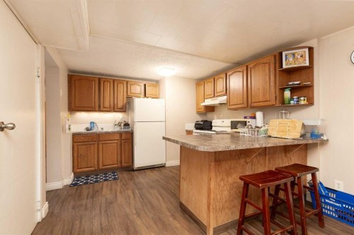 1124 28A Street South, Lethbridge, AB - Indoor Photo Showing Kitchen