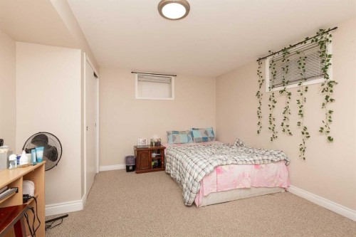 1124 28A Street South, Lethbridge, AB - Indoor Photo Showing Bedroom