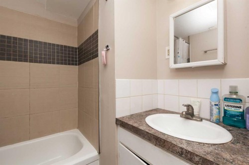 1124 28A Street South, Lethbridge, AB - Indoor Photo Showing Bathroom