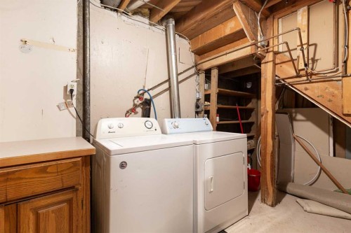 1124 28A Street South, Lethbridge, AB - Indoor Photo Showing Laundry Room