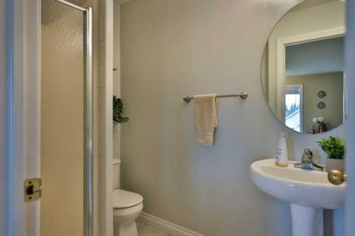135 Riverbrook Close West, Lethbridge, AB - Indoor Photo Showing Bathroom