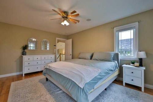 135 Riverbrook Close West, Lethbridge, AB - Indoor Photo Showing Bedroom