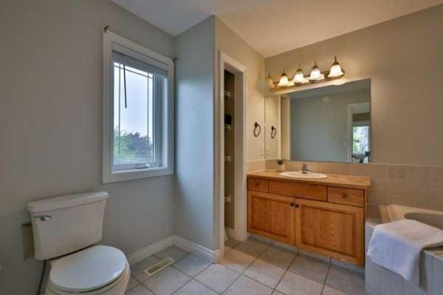 135 Riverbrook Close West, Lethbridge, AB - Indoor Photo Showing Bathroom