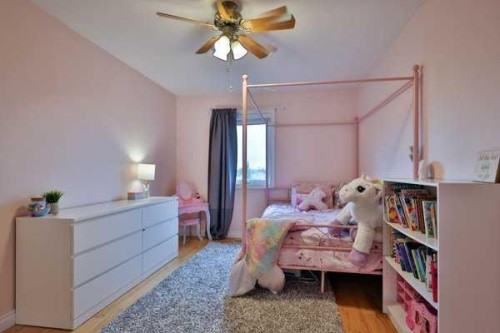 135 Riverbrook Close West, Lethbridge, AB - Indoor Photo Showing Bedroom