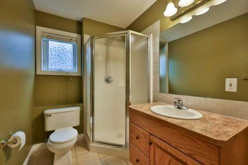 135 Riverbrook Close West, Lethbridge, AB - Indoor Photo Showing Bathroom
