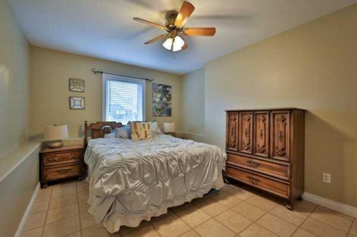 135 Riverbrook Close West, Lethbridge, AB - Indoor Photo Showing Bedroom