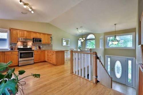 135 Riverbrook Close West, Lethbridge, AB - Indoor Photo Showing Kitchen