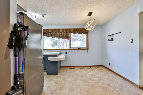 2719 6 Avenue North, Lethbridge, AB - Indoor Photo Showing Other Room