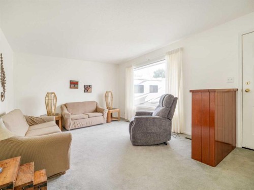 2110 19 Avenue South, Lethbridge, AB - Indoor Photo Showing Living Room