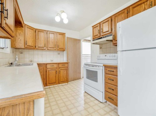 2110 19 Avenue South, Lethbridge, AB - Indoor Photo Showing Kitchen