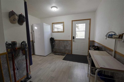 102 1 Avenue, Burdett, AB - Indoor