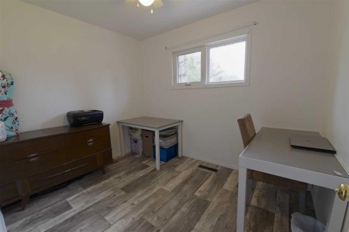 102 1 Avenue, Burdett, AB - Indoor
