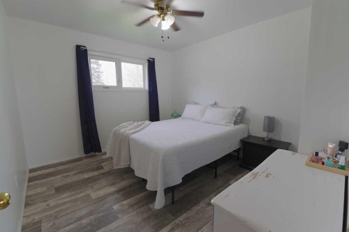 102 1 Avenue, Burdett, AB - Indoor Photo Showing Bedroom