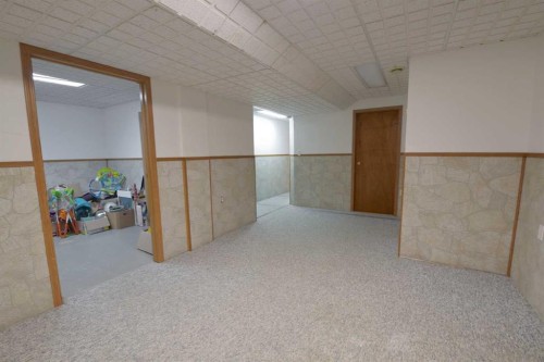 102 1 Avenue, Burdett, AB - Indoor Photo Showing Other Room