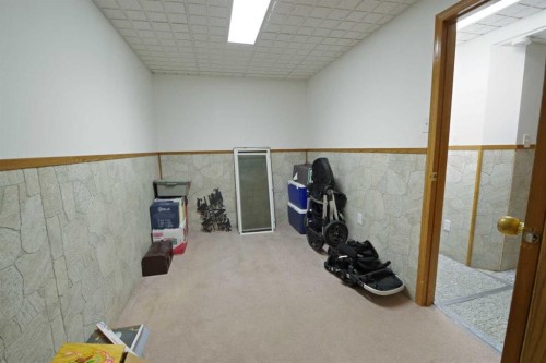 102 1 Avenue, Burdett, AB - Indoor Photo Showing Other Room