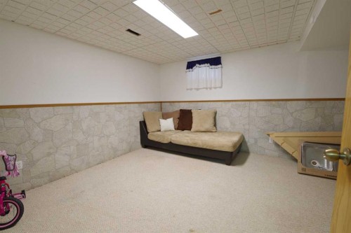 102 1 Avenue, Burdett, AB - Indoor