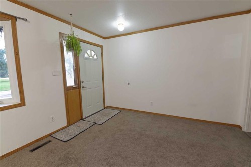 102 1 Avenue, Burdett, AB - Indoor Photo Showing Other Room