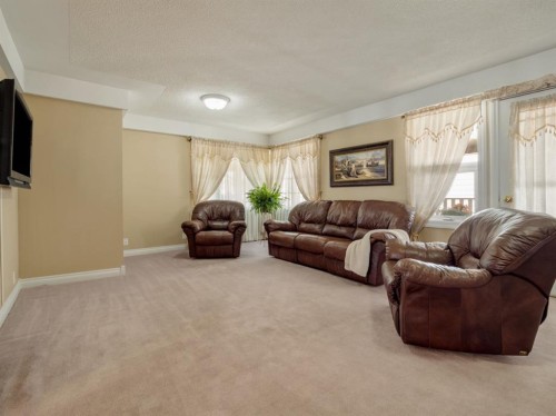 510 3 Street West, Cardston, AB - Indoor Photo Showing Other Room