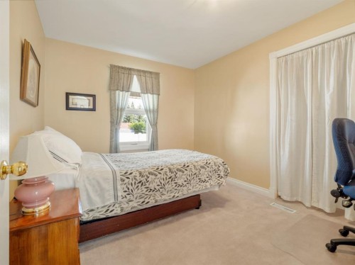 510 3 Street West, Cardston, AB - Indoor Photo Showing Bedroom