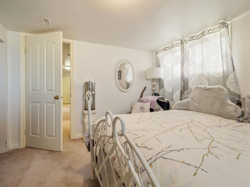 510 3 Street West, Cardston, AB - Indoor Photo Showing Bedroom