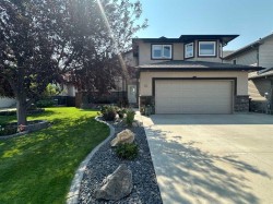 64 Riverwood Manor WESTLethbridge, AB T1K 7Y2