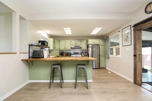 732 12B Street North, Lethbridge, AB - Indoor Photo Showing Kitchen