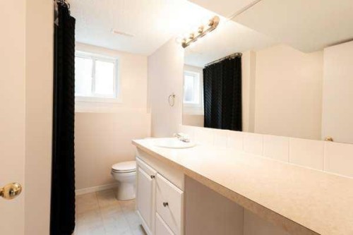 4106 Heirloom Crescent, Taber, AB - Indoor Photo Showing Bathroom