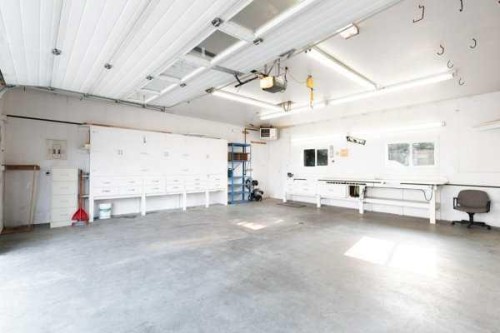 4106 Heirloom Crescent, Taber, AB - Indoor Photo Showing Garage