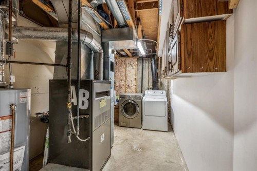 11 Rutgers Crescent West, Lethbridge, AB - Indoor Photo Showing Laundry Room