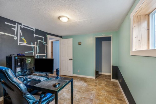 11 Rutgers Crescent West, Lethbridge, AB - Indoor Photo Showing Office