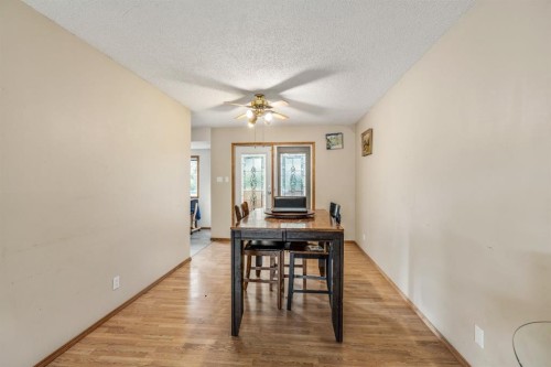 11 Rutgers Crescent West, Lethbridge, AB - Indoor Photo Showing Dining Room