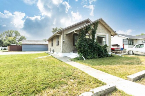 4910 52 Avenue  Taber, AB T1G 1H6