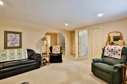 54 Rivercrest Court West, Lethbridge, AB - Indoor Photo Showing Living Room