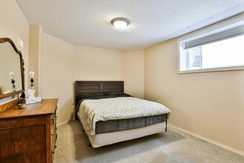 54 Rivercrest Court West, Lethbridge, AB - Indoor Photo Showing Bedroom