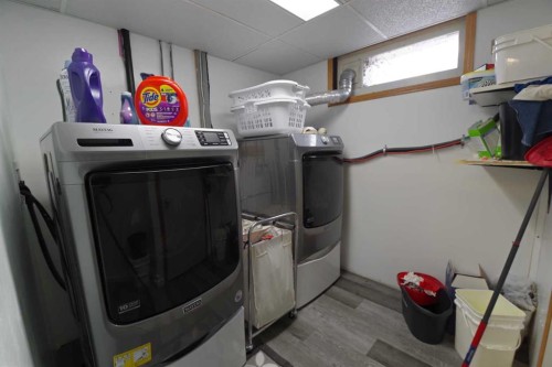 5408 45 Avenue, Taber, AB - Indoor Photo Showing Laundry Room