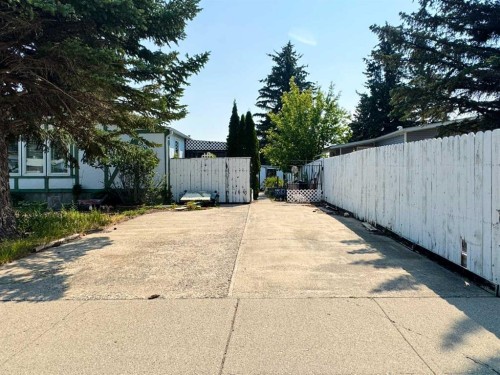 14 Dalhousie Court West, Lethbridge, AB - Outdoor