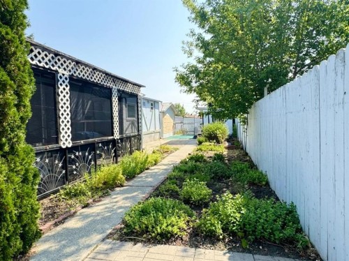 14 Dalhousie Court West, Lethbridge, AB - Outdoor