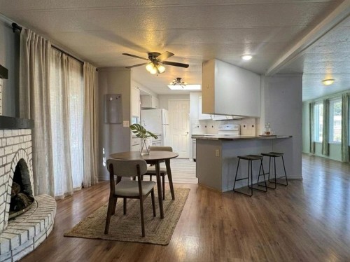 14 Dalhousie Court West, Lethbridge, AB - Indoor With Fireplace