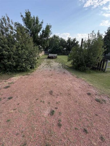 188 East 100 South, Raymond, AB 