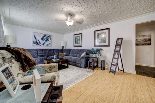 5113 2 Street West, Claresholm, AB - Indoor Photo Showing Living Room