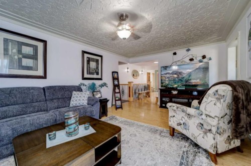 5113 2 Street West, Claresholm, AB - Indoor Photo Showing Living Room