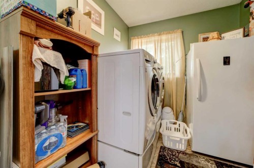 5113 2 Street West, Claresholm, AB - Indoor Photo Showing Laundry Room