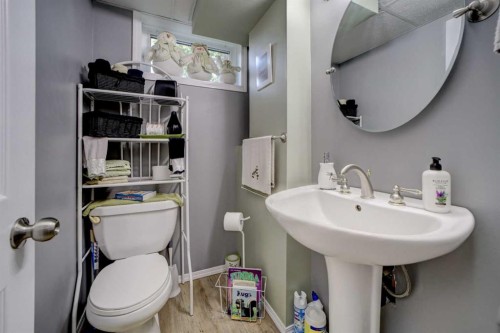 5113 2 Street West, Claresholm, AB - Indoor Photo Showing Bathroom