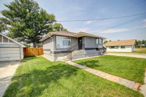 5113 2 Street West, Claresholm, AB - Outdoor