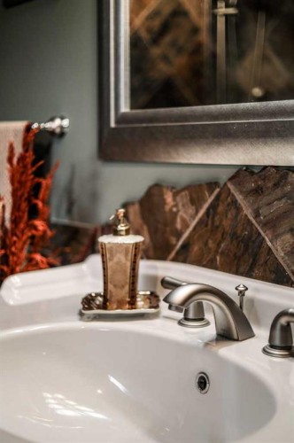 5113 2 Street West, Claresholm, AB - Indoor Photo Showing Bathroom