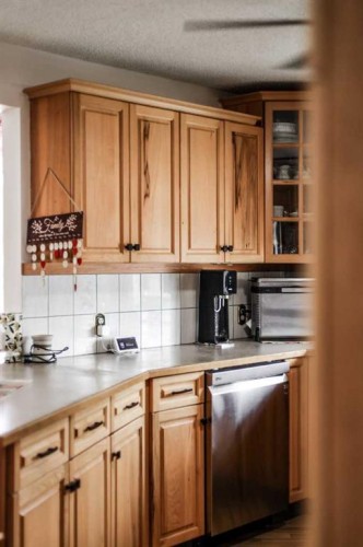 5113 2 Street West, Claresholm, AB - Indoor Photo Showing Kitchen
