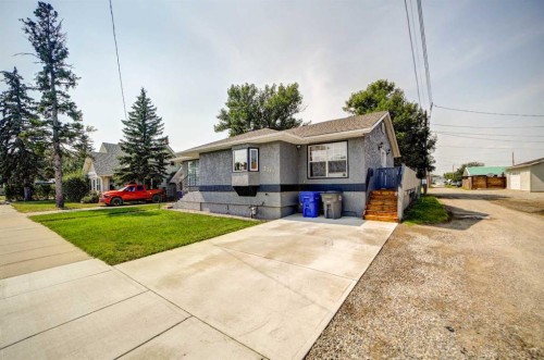 5113 2 Street West, Claresholm, AB - Outdoor